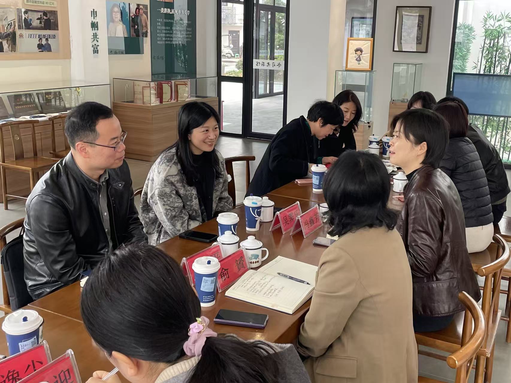 临平管办与服装学院赴乔司云绣坊开展专题调研